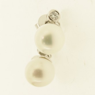 ED0522  18ct Pearl & Diamond Earring