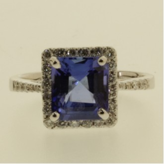 MS6696 Tanzanite & Diamond Ring