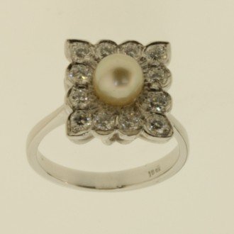 MS6725 Pearl and Diamond Ring