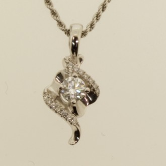 MS6985 18ct Diamond Pendant