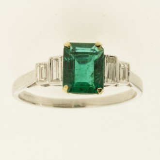 MS7352 18ct Emerald & Diamond Ring