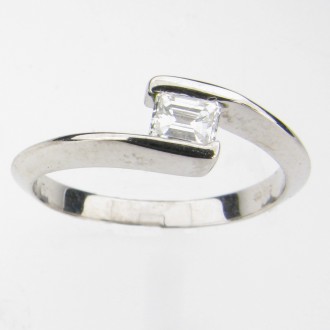 RD0053 18ct Diamond ring