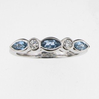 RD0066 Aquamarine & Diamond Ring