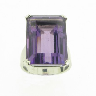 RM0084 18ct Amethyst Ring